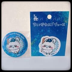 ちいかわ MLB ホログラムカンバッジ 缶バッジ ステッカー 2点 モモンガ