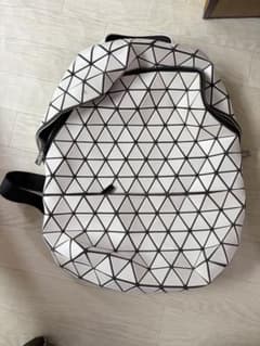 ジ*ン様 BAO BAO ISSEY MIYAKE リュック ホワイト ジ*ン様 BAO BAO ISSEY MIYAKE リュック ホワイト - メルカリ