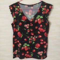 【美品】フルーツ柄トップスのサムネイル