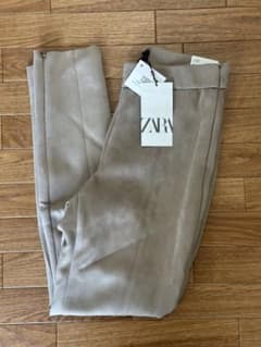 ZARA ベージュ スエード風 スラックスのサムネイル