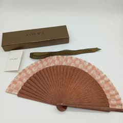 新品・未使用　ロエベ　ロゴ木製扇子 新品・未使用 ロエベ ロゴ木製扇子 新品・未使用 ロエベ ロゴ