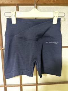 BEYOURSELF ショートレギンス 黒のサムネイル