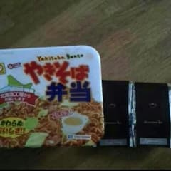 ちょっと値下げ。焼きそば弁当カップ麺と紅茶のサムネイル