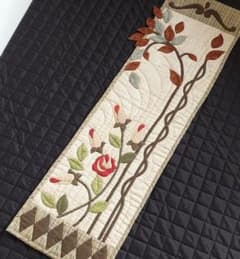 ハンドメイド　薔薇のキルトタペストリー　パッチワークのサムネイル