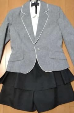 グレーのブレザーとスカートセットのサムネイル