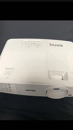美品 BenQ プロジェクターのサムネイル