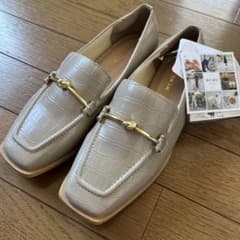 しまむらmumu Mサイズ クロコ型押し ローファー グレージュのサムネイル