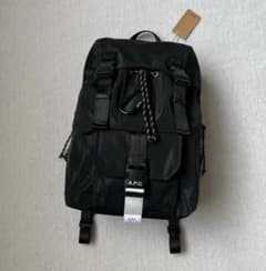 A.P.C. ブラックリュック（カラビナ付き） - メルカリ