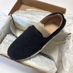 【新品未使用】UGG RICCI ボアスリッポン ブラック 23.5cmのサムネイル