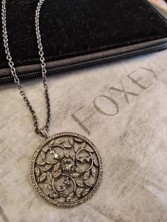 FOXEY ネックレス リーフモチーフ サークル ペンダント ネックレス 