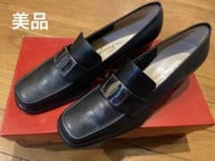【美品】サルヴァトーレフェラガモ パンプスのサムネイル