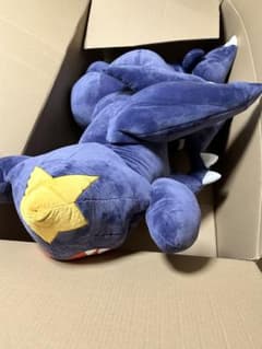 【最終値下げ】大きなガブリアスクッション 等身大 ぬいぐるみのサムネイル