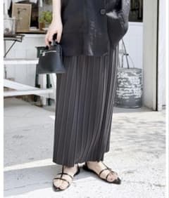 迷わず着れる！大人のロングプリーツスカートのサムネイル
