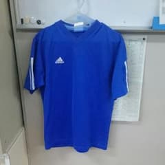 adidasTシャツのサムネイル