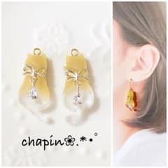 1916 ） 猫 揺れる リボン レジン ピアス イヤリング - メルカリ