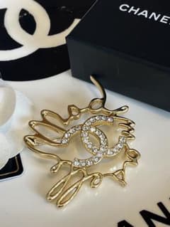 新品未使用】CHANEL 《24SS☆》 ブローチ ラインストーン CCロゴ