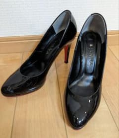 ダイアナDIANA　エナメルパンプス23.5cmのサムネイル