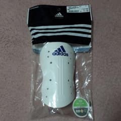 アディダス　すね当てのサムネイル