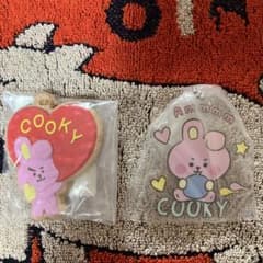 BT21 쿠키 매력 코트 & 아크릴 매력 열쇠 고리 [COOKY]