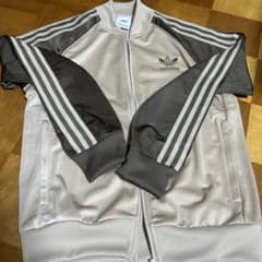 【土、日限定】adidasトラックジャケット　ベージュのサムネイル