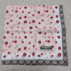 未使用　BURBERRYバーバリー　ハンカチ　花柄　　　　ピンク系サイズ50cmのサムネイル