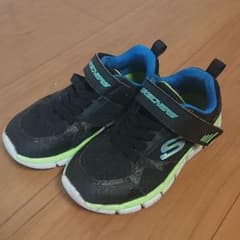 17センチ スケッチャーズのスニーカーのサムネイル