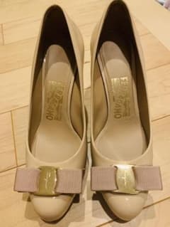 フェラガモ　ヴァラ　パンプス　22㎝　4 1/2のサムネイル