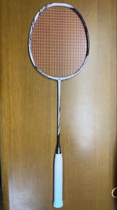 超美品YONEX ASTROX 99PRO 4UG5のサムネイル