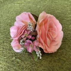 【美品】新品未使用　フラ　ヘアクリップ　ピンクの花束ヘアアクセサリーのサムネイル