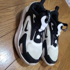 NIKEエアマックスボルト 18.5cm キッズスニーカーのサムネイル