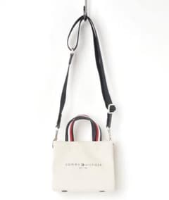 【極美品】トミーヒルフィガー　ショルダーバック　小さめ　キャンバス　ホワイトのサムネイル