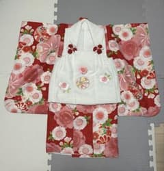七五三用刺繍入り着物 白赤花柄 - メルカリ