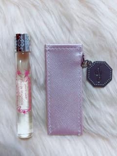 ジルスチュアート　オードマグノリアローラーボール10ml + 専用ケース付き♡のサムネイル