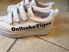 Onitsuka Tiger 厚底ホワイトスニーカーのサムネイル
