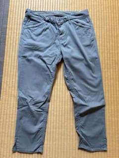 グレー スキニーデニム 赤い刺繍　7部丈のサムネイル