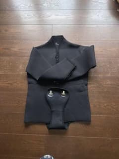再び、値下げします。冬用のウェットスーツ新品ですのサムネイル