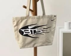 Nike x BTS コラボ トートバッグ ベージュ - メルカリ