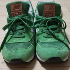 茶色のタグが可愛い‼️new balanceスニーカー574のサムネイル