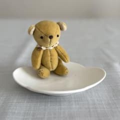 人気作家様ハンドメイド◾️小さなくまのぬいぐるみ◾️ベージュ◾️テディベア ミニチュアのサムネイル