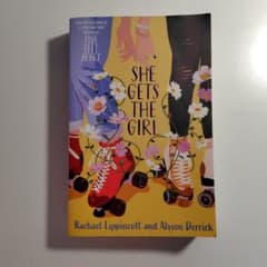 She Gets the Girl 洋書 ペーパーバックのサムネイル