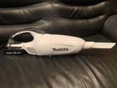 ハンディ　掃除機　makitaのサムネイル