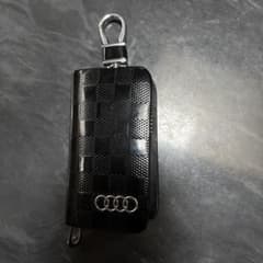 Audi キーケース 黒 チェッカーパターンのサムネイル