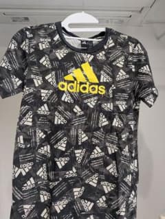 adidas 総柄Tシャツ 140cm