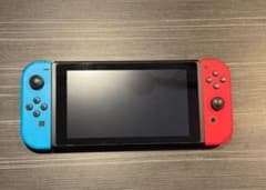Nintendo Switch 本体 青/赤 ジョイコンカバー付きのサムネイル