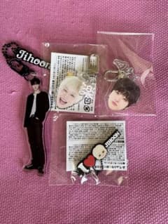 TREASURE ジフン JIHOON 顔アクキー カプセルトイのサムネイル