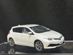 トヨタ AURIS カラーサンプル ホワイトのサムネイル
