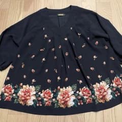 【美品】FEILER 花柄 Vネック ブラウスのサムネイル