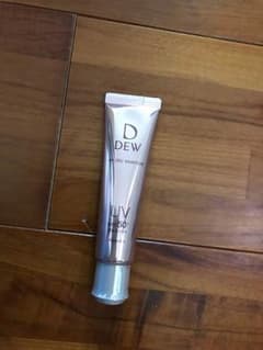DEW 日中用乳液のサムネイル