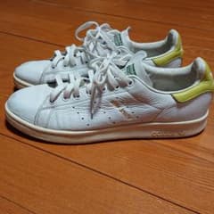 アディダス スタンスミス     金ロゴのサムネイル