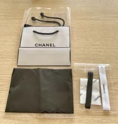 シャネル　CHANEL ショッパー　ギフト　ラッピング　紙袋のサムネイル